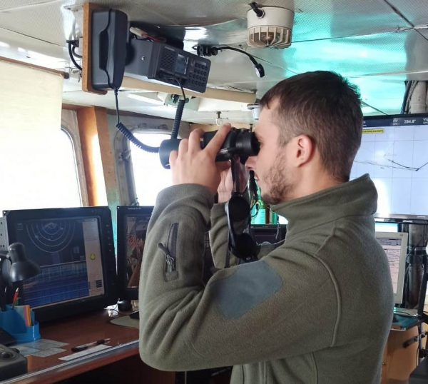 Трудовые будни сплочённой команды «ТИНРО» в морской экспедиции