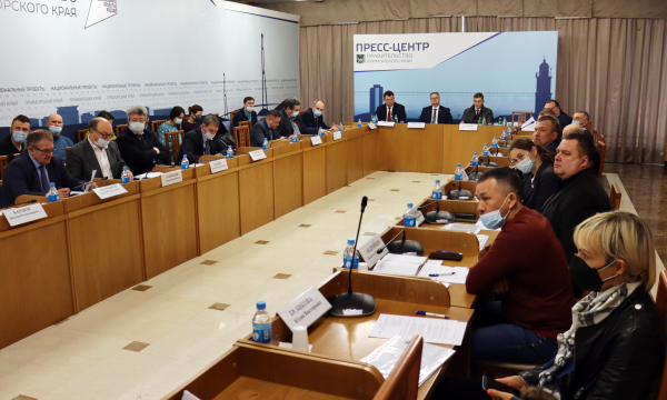 ВНИРО провело объединенное совещание по стратегиям промысла лососей во Владивостоке