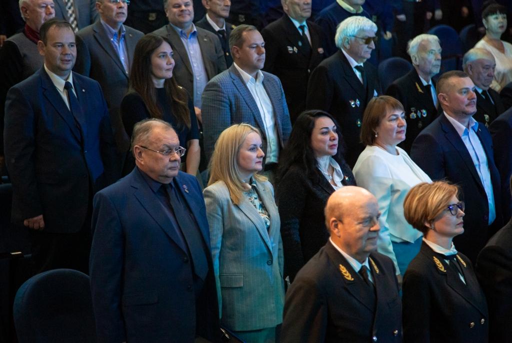 ТИНРО поздравил Морской университет с юбилеем