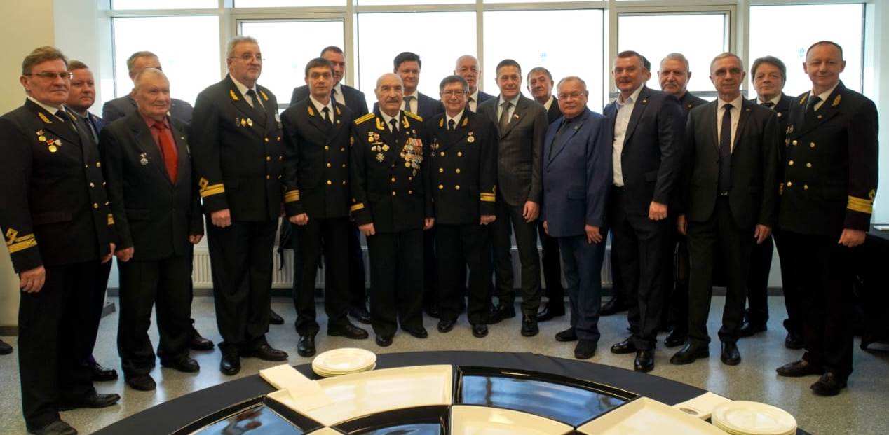 ТИНРО поздравил Морской университет с юбилеем