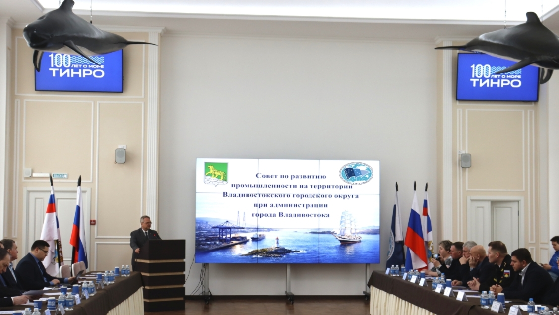 В приветственном слове Алексей Байталюк, заместитель директора-руководитель Тихоокеанского филиала ВНИРО (ТИНРО) подчеркнул вклад института в развитие экономики города Владивостока и всего дальневосточного региона, чтобы «рыбная промышленность могла теперь твёрдо стояла на своих ногах», а также отметил готовность к дальнейшему плотному научному сотрудничеству с коллегами из Российской академии наук, прикладному взаимодействию с хозяйствующими субъектами. В приветственном слове Алексей Байталюк, заместитель директора-руководитель Тихоокеанского филиала ВНИРО (ТИНРО) подчеркнул вклад института в развитие экономики города Владивостока и всего дальневосточного региона, чтобы «рыбная промышленность могла теперь твёрдо стояла на своих ногах», а также отметил готовность к дальнейшему плотному научному сотрудничеству с коллегами из Российской академии наук, прикладному взаимодействию с хозяйствующими субъектами.