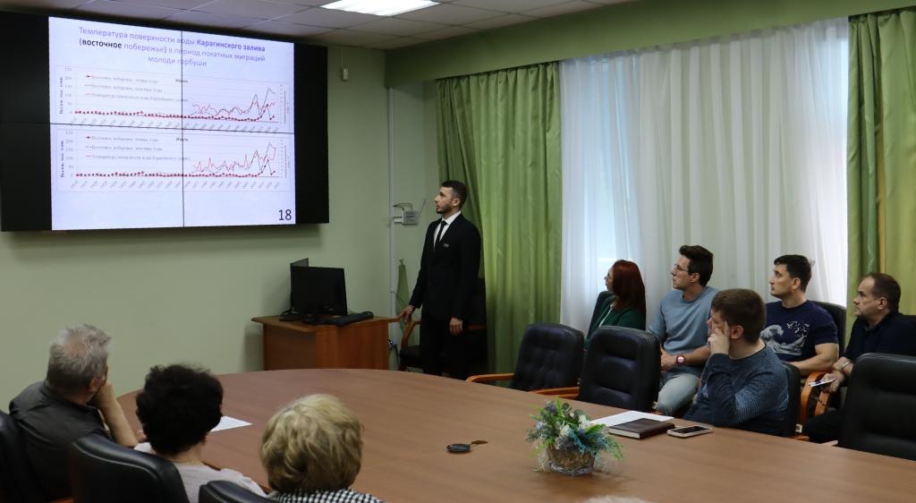 Автор изучил удельный вклад локальных группировок двух макрокомплексов горбуши Камчатки в воспроизводство этого вида тихоокеанских лососей, впервые оценил пороговые для формирования урожайных и экстраурожайных поколений горбуши термические характеристики прибрежных вод в период покатной миграции молоди, а также впервые определил параметры оптимального пропуска производителей на нерестилища, в целях формирования урожайных поколений лососей. Автор изучил удельный вклад локальных группировок двух макрокомплексов горбуши Камчатки в воспроизводство этого вида тихоокеанских лососей, впервые оценил пороговые для формирования урожайных и экстраурожайных поколений горбуши термические характеристики прибрежных вод в период покатной миграции молоди, а также впервые определил параметры оптимального пропуска производителей на нерестилища, в целях формирования урожайных поколений лососей.