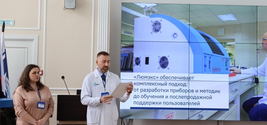 После уточняющих вопросов со стороны слушателей всем участникам были вручены сертификаты о прохождении курса повышения квалификации в объёме 16 часов. После уточняющих вопросов со стороны слушателей всем участникам были вручены сертификаты о прохождении курса повышения квалификации в объёме 16 часов.