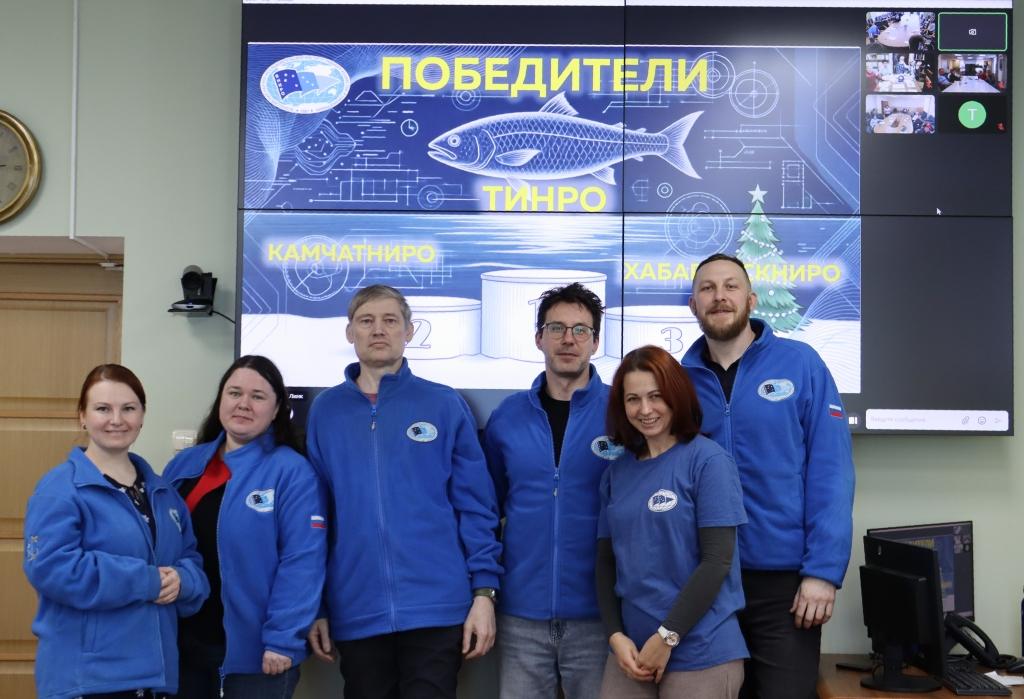 Команда ТИНРО заняла первое место, набрав 370 баллов в ходе разминочной «Матрицы» и верно ответив на 16 вопросов из 20 Команда ТИНРО заняла первое место, набрав 370 баллов в ходе разминочной «Матрицы» и верно ответив на 16 вопросов из 20