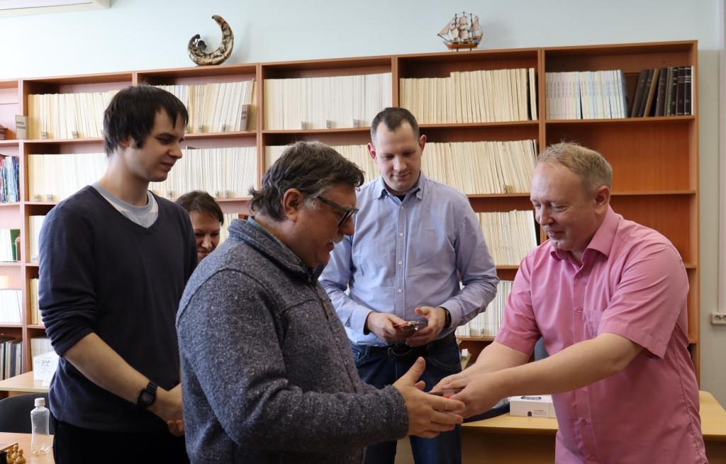 Третье место занял Дмитрий Шабельский – ведущий специалист сектора орудий лова лаборатории промысловой гидроакустики, технологий лова и технических средств аквакультуры 