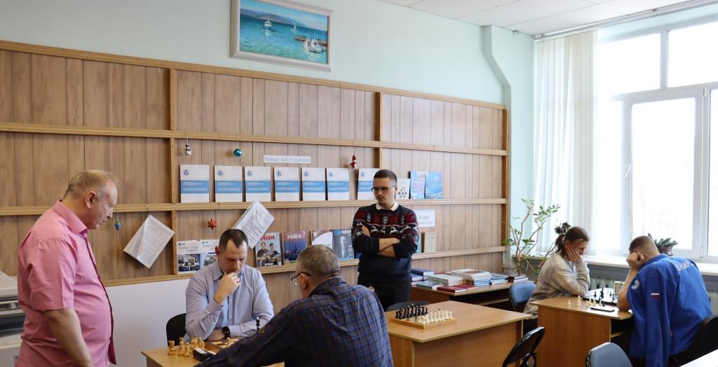Каждый год в стенах библиотеки ТИНРО проводятся шахматные соревнования