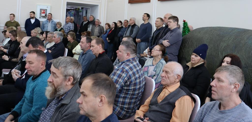 В актовом зале Тихоокеанского филиала ГНЦ РФ ФГБНУ «ВНИРО» («ТИНРО») прошло ежегодное торжественное собрание коллектива института, посвящённое подведению итогов 2025 года и встрече Нового 2026 года 