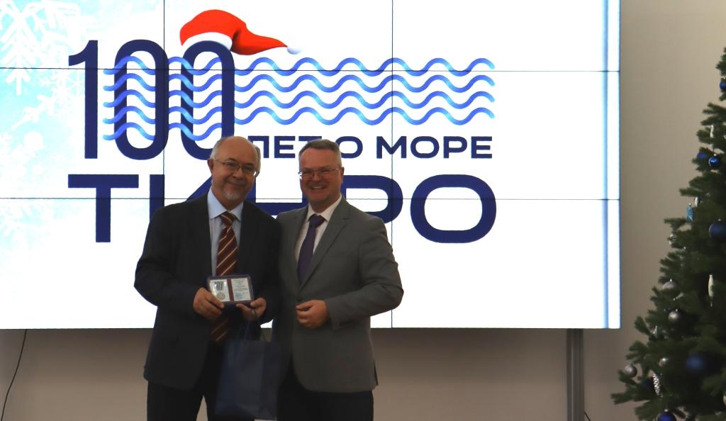 За заслуги в развитии рыбного хозяйства России медалью II степени награждён Катугин Олег Николаевич – заместитель начальника Отдела международного научно-технического сотрудничества и перспективных разработок