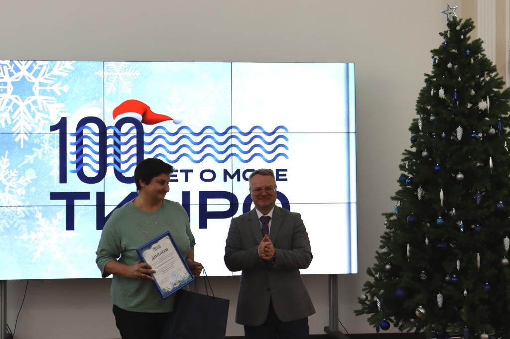 Турабжанова Ирина Сергеевна (ведущий научный сотрудник группы по изучению искусственного воспроизводства гидробионтов) – победитель в номинации «Водные обитатели» - за фотоработу «Серый ёж-альбинос» 