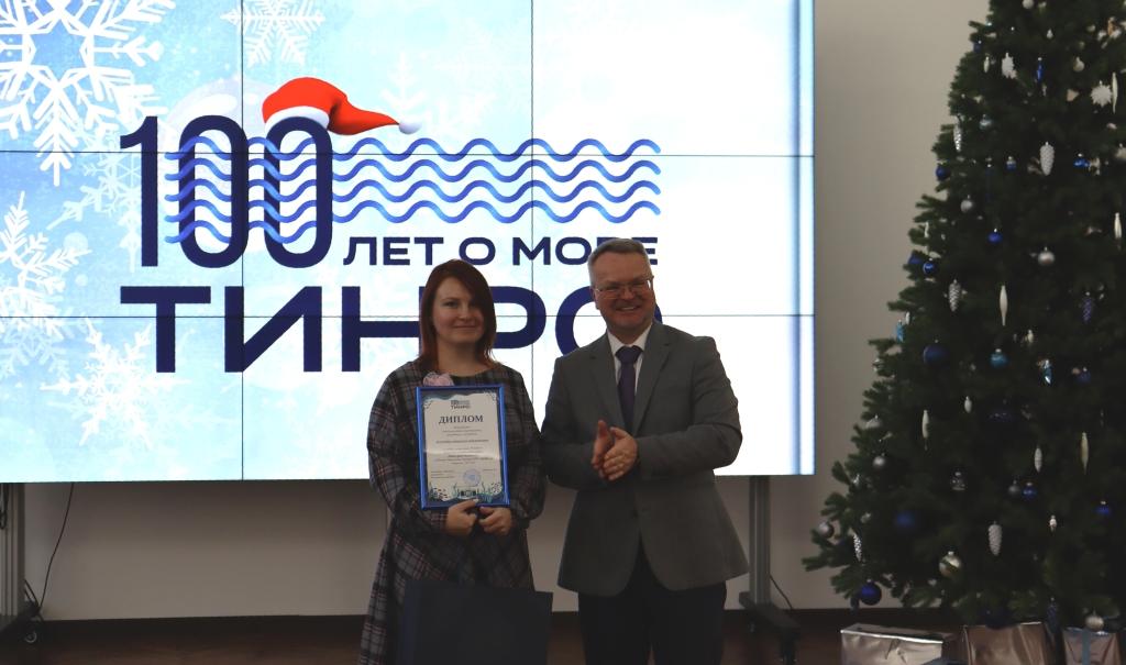 Богачёва Светлана Викторовна (начальник отдела перспективных разработок и экспертизы) – победитель в номинации «История» – за фотоработу «Пересечение экватора НПС «Профессор Дерюгин», 1973»