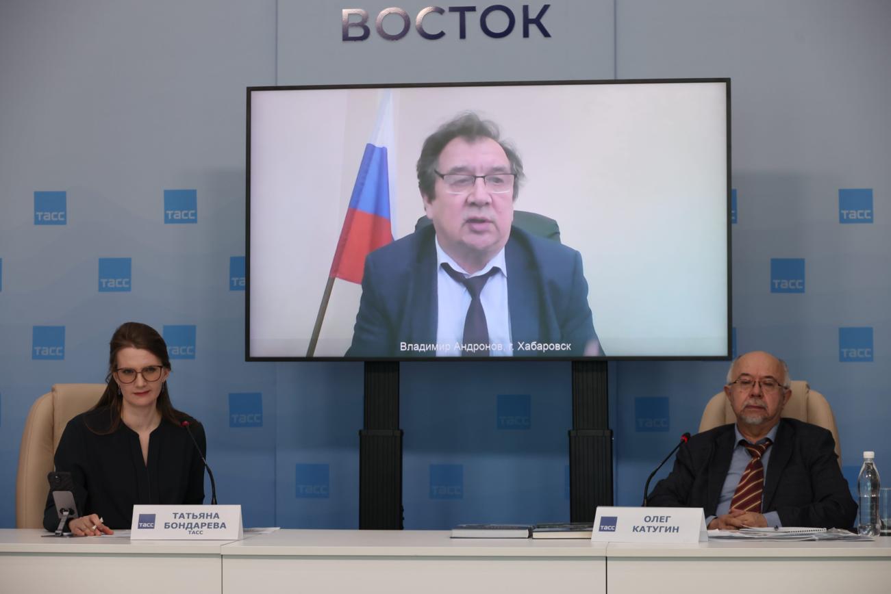 Во второй декаде марта в Региональном информационном центре «ТАСС Дальний Восток»  состоялась пресс-конференция, посвященная вопросам сохранения популяции хищных птиц на Дальнем Востоке России, их изучению и роли заповедников в сохранении биоразнообразия (фото ТАСС)